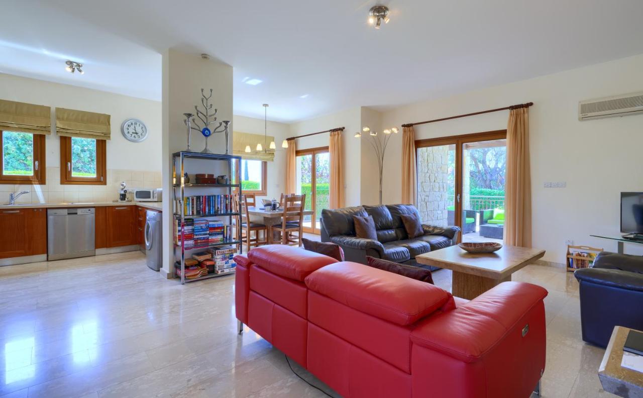 3 Bedroom Villa Madelini With Private Pool, Aphrodite Hills Resort Kouklia Exterior foto